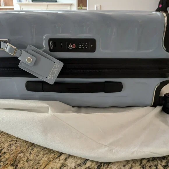 TUMI 19 Degree International Expandable Carry-On Suitcase - Picture 3 of 7